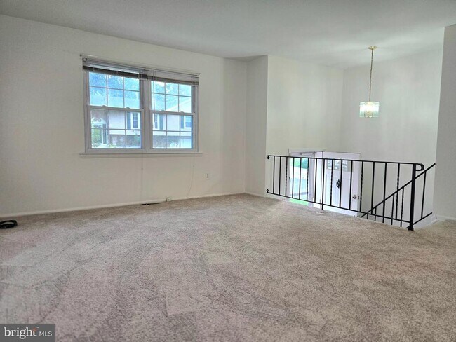 Building Photo - 901 Country Terrace