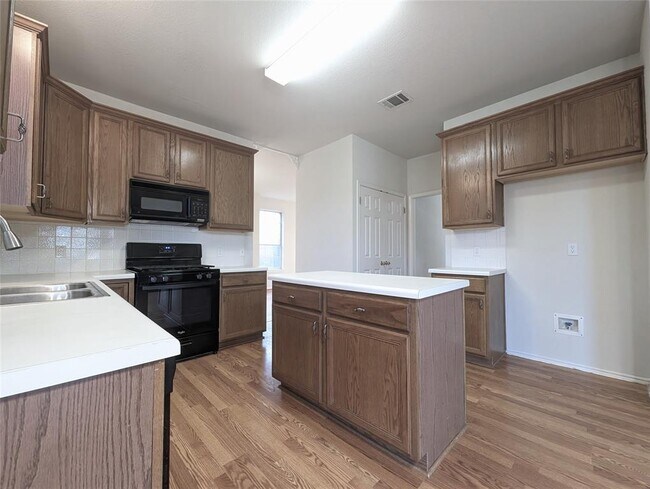 Building Photo - 303 N Carriage Hills Dr