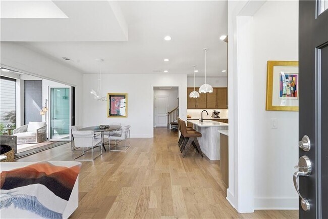 Building Photo - 158 Kingwood Dr