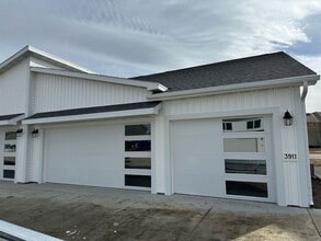Building Photo - 2 Bed | 2 Bath | 3 Stall Garage | Patio Twin-Home
