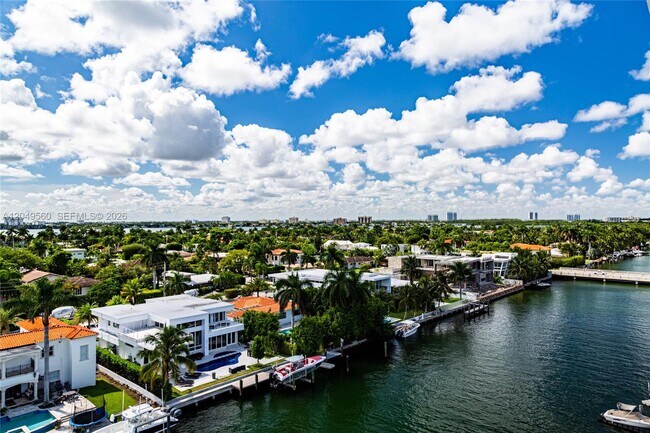 Building Photo - 9400 W Bay Harbor Dr
