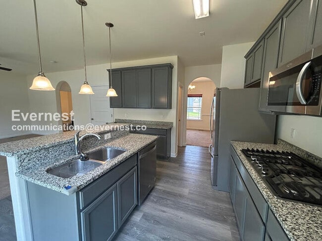 Building Photo - 102 Ridgeway St