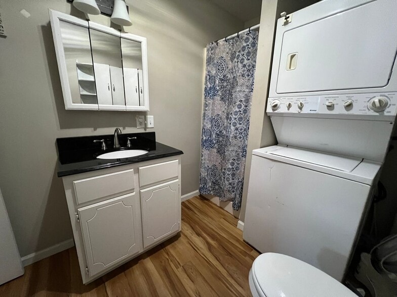 Building Photo - 317 Guthrie Dr