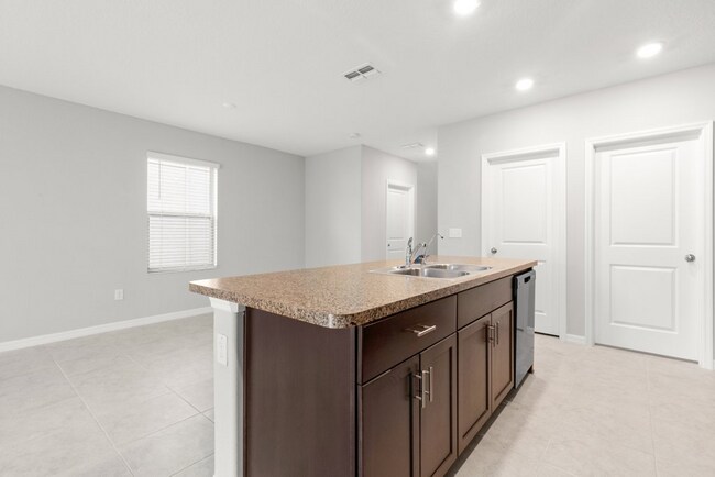 Building Photo - LIKE NEW 5 Bedroom Home for RENT in Touchstone