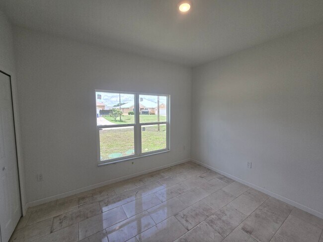 Building Photo - BRAND NEW HOME-2/2/1