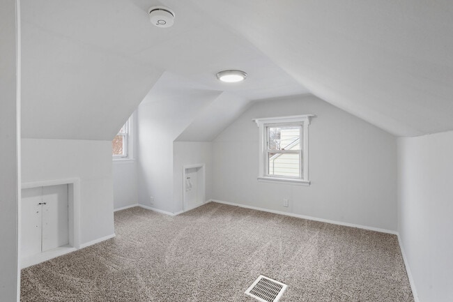 Building Photo - 20 Lake Ave