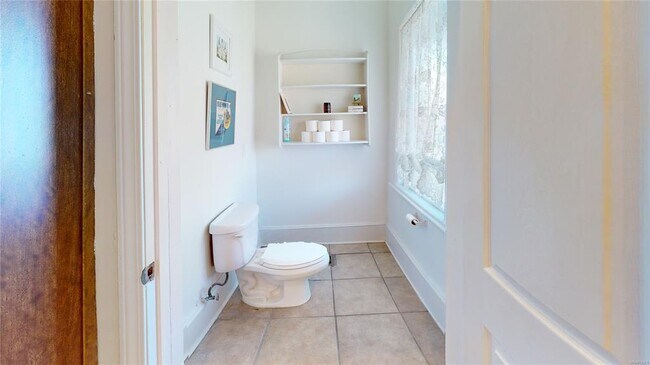 Building Photo - 648 Clayton St