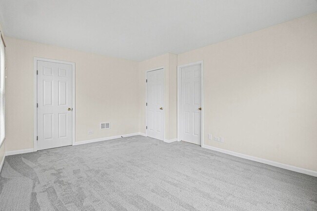 Building Photo - 1725 Pickwick Ln