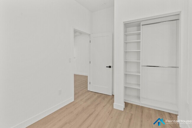 Building Photo - 2821-2822 Avenel St