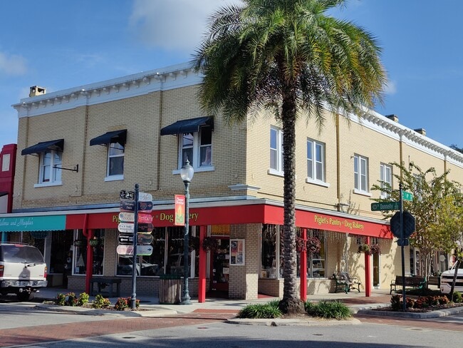 Building Photo - 115 E 4th Ave