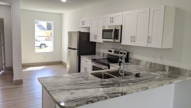 Building Photo - 733 Lucaya Dr