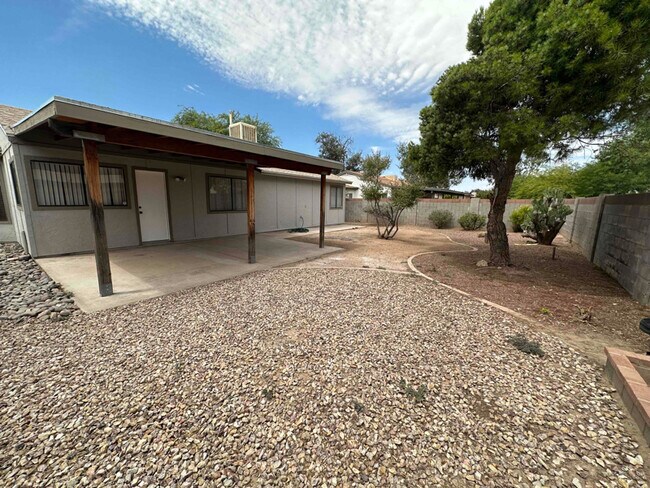 Building Photo - 2540 W Falbrook Way