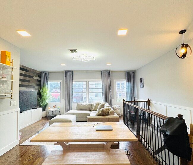 Building Photo - 114 Bleecker St