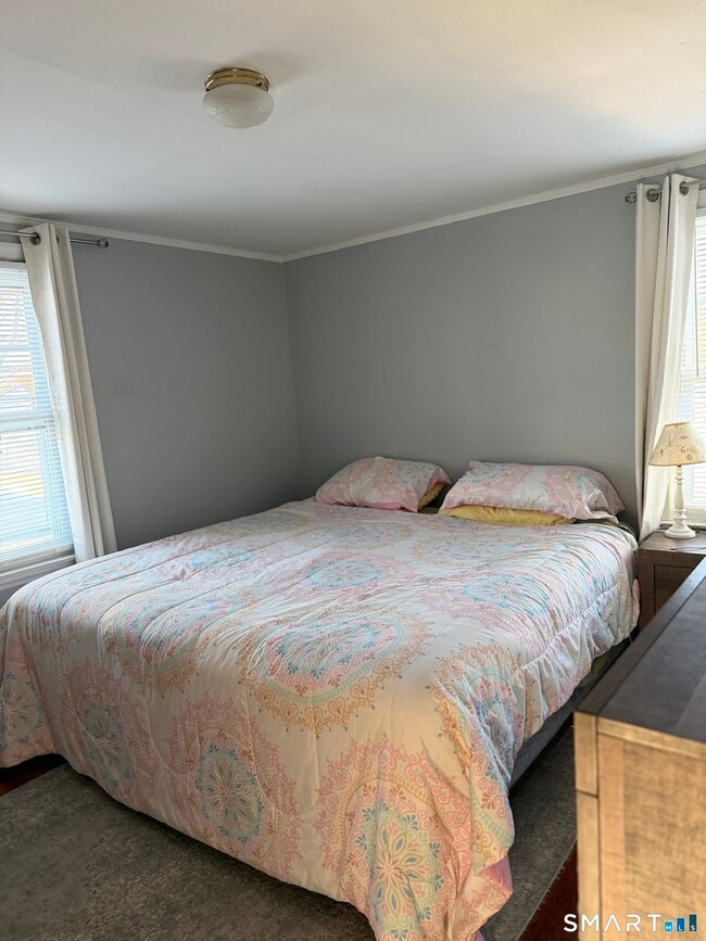 Building Photo - 197 Robert Treat Pkwy