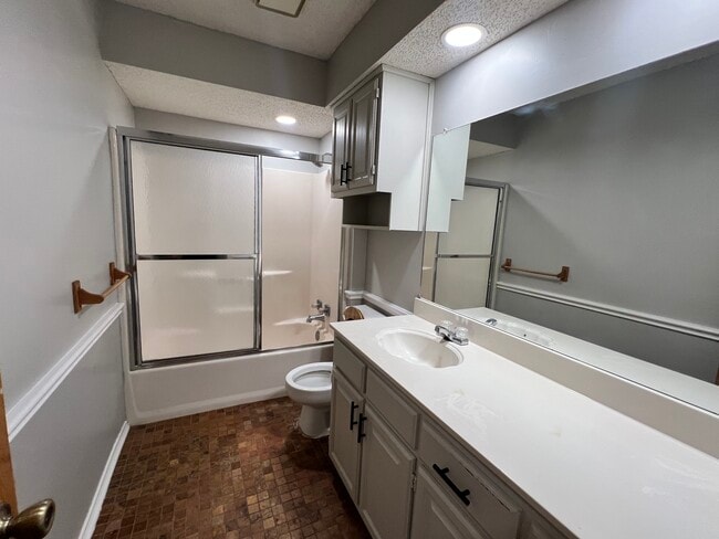 Building Photo - 505 Rustic Pl