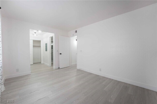 Building Photo - 3151 N Soaring Gulls Dr