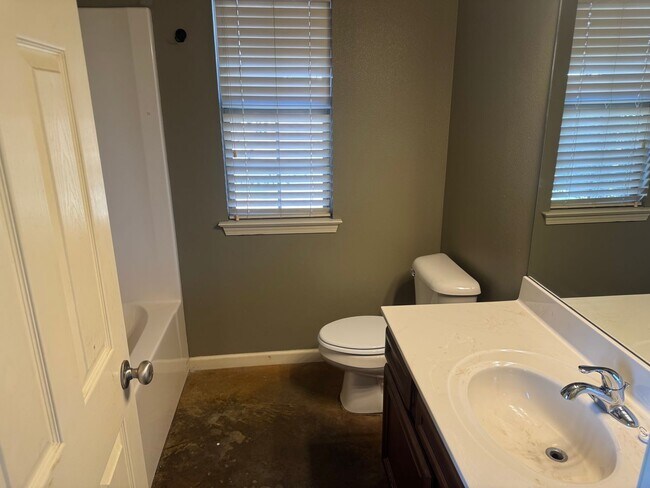 Building Photo - 1015 Wineberry Rd