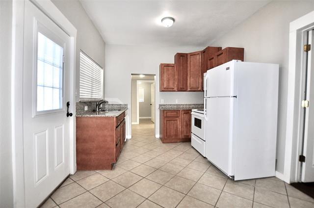 Building Photo - 814 W Ball St