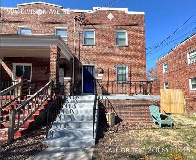 Building Photo - 504 Division Ave NE