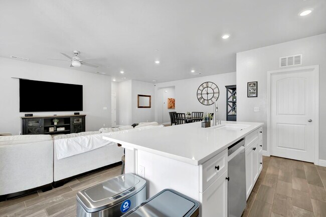 Building Photo - 4133 Sierra Madre Ave