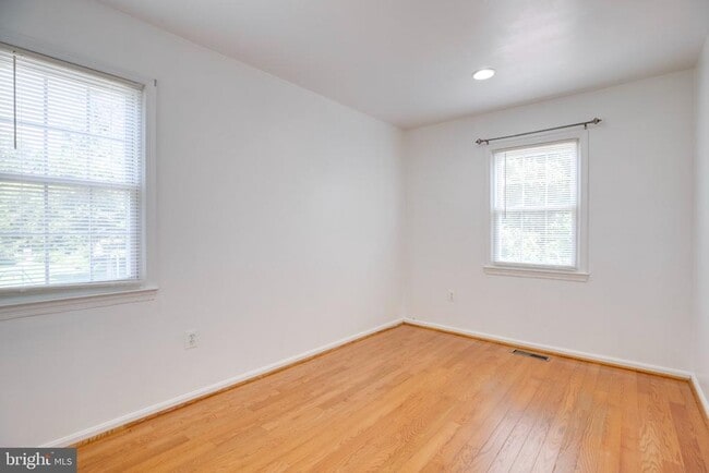 Building Photo - 9414 Packard Way