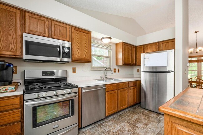 Building Photo - 4494 Earman Dr