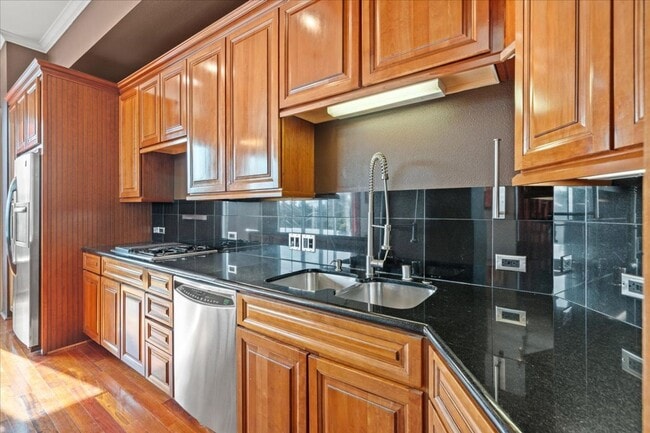 Building Photo - 360 E Desert Inn Rd