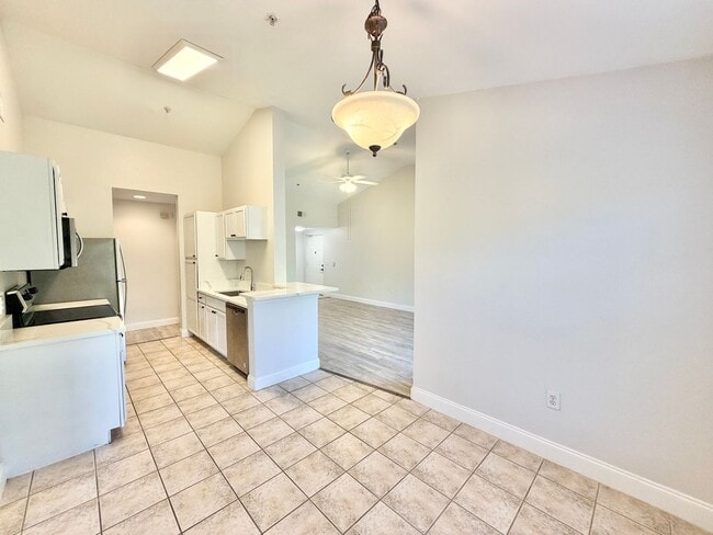 Building Photo - ** FAIRWAY PRESERVE ** 2 BED / 1 BATH COND...