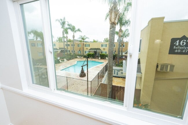 Building Photo - 2BR/1.5BA Condo! 2 parking spaces