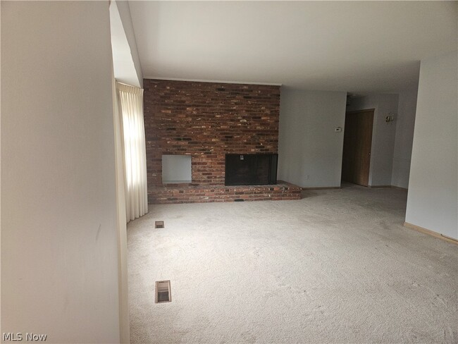 Building Photo - 7010 Carriage Hill Dr