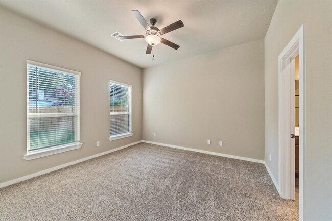 Building Photo - 9732 Grosbeak Ln