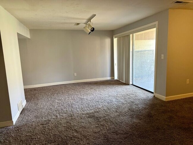 Building Photo - 3 Bed, 2.5 Bath in Little Turtle