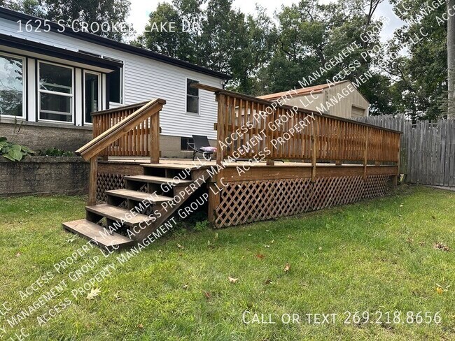 Building Photo - 1625 S Crooked Lake Dr