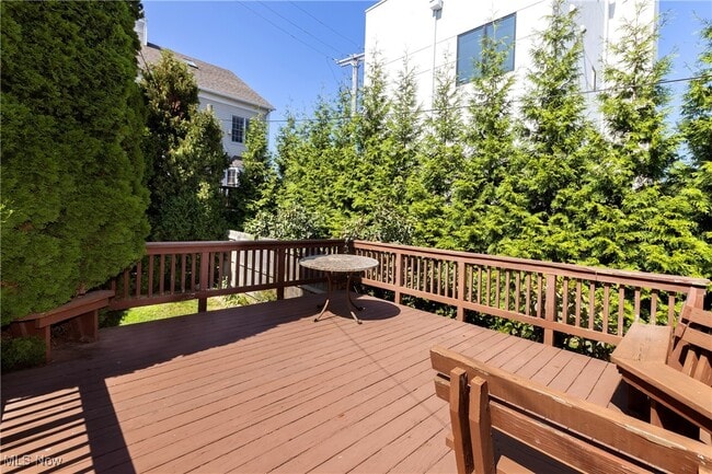 Building Photo - 1212 W 67th St
