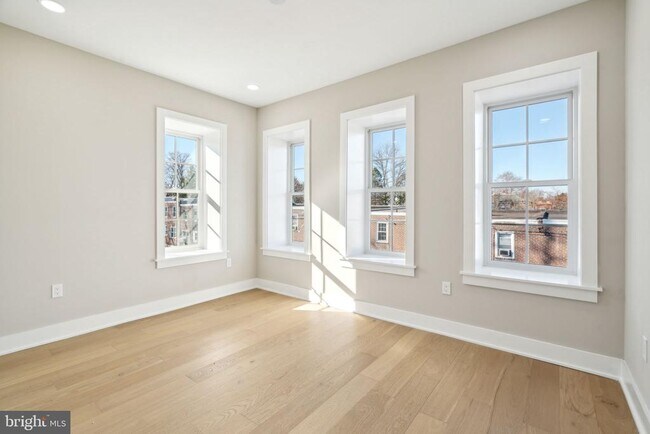 Building Photo - 347 E Gorgas Ln