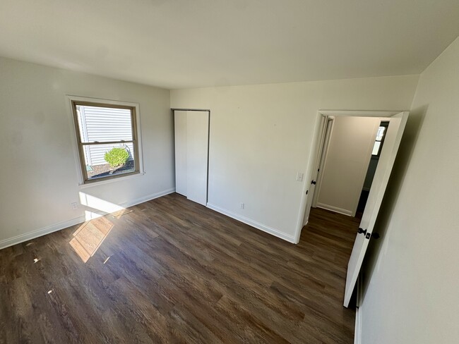 Building Photo - 324 Sturbridge Rd