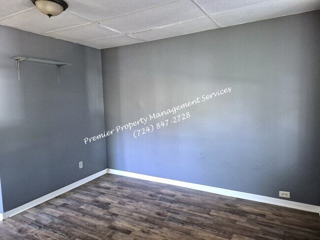 Building Photo - 421 Schiller St