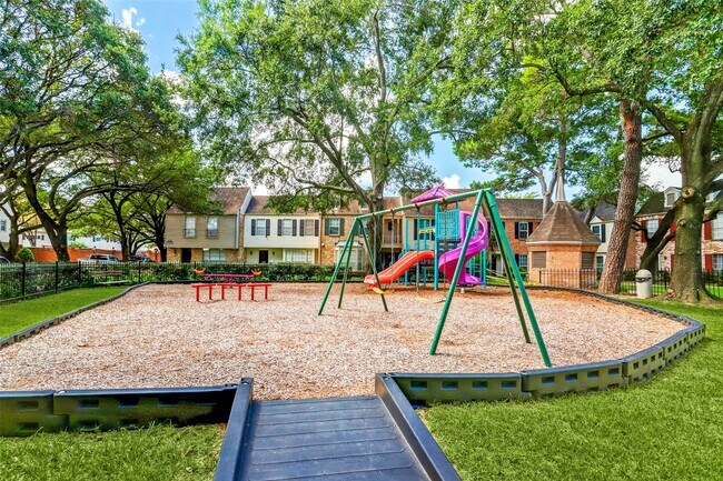 Building Photo - 13374 Trail Hollow Dr