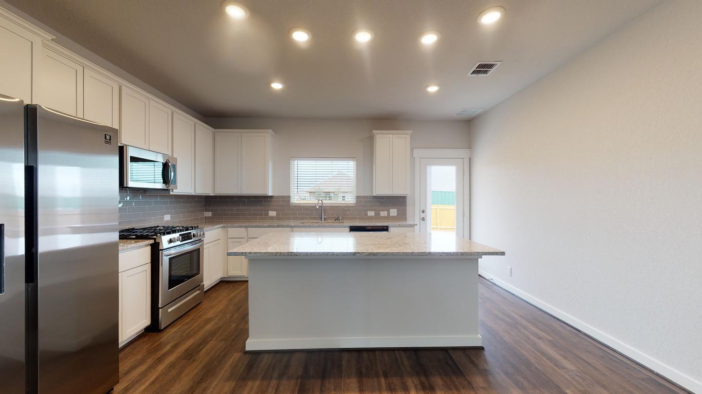 Building Photo - Gorgeous New Braunfels home with large fenced yard