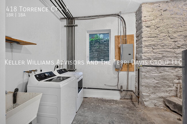 Building Photo - 418 Torrence Ct