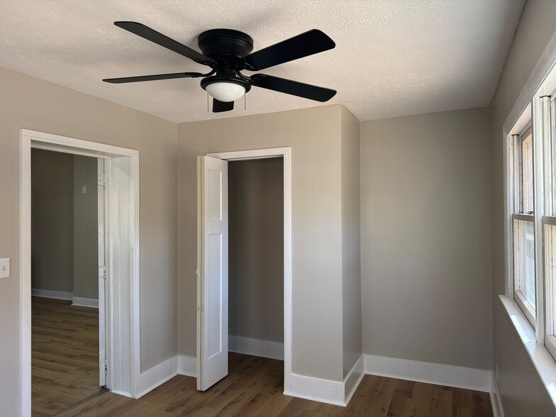 Building Photo - 500 S Douglas Ave