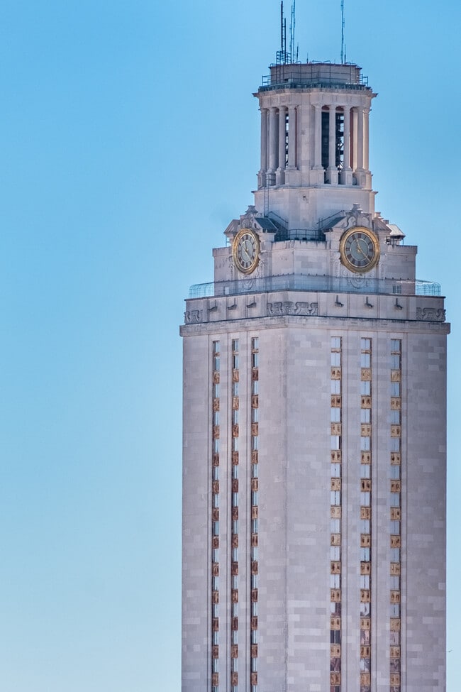 Building Photo - Live in the Heart of West Campus!