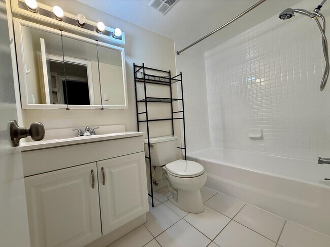 Building Photo - 775 N Village Dr