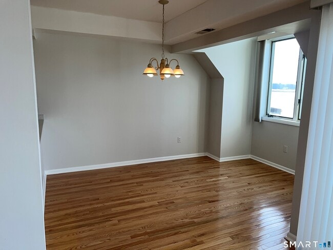 Building Photo - 1433 Windward Rd