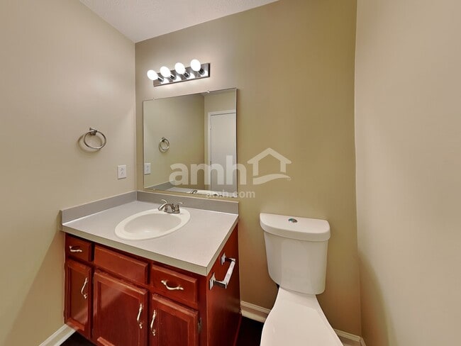 Building Photo - 1212 Wembley Dr