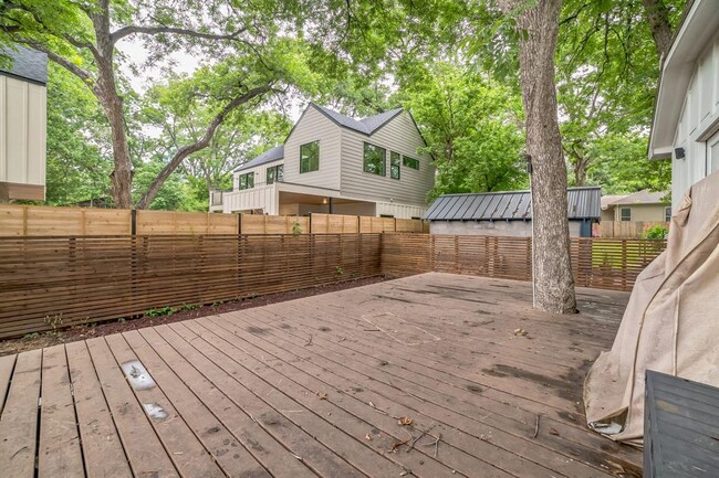 Building Photo - 64 Comal St