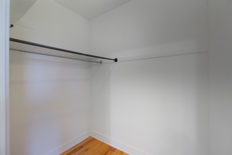 Building Photo - 4829 N Damen Ave