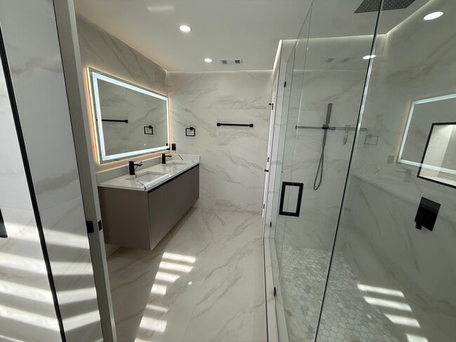 Building Photo - 5380 Oakbourne Ave