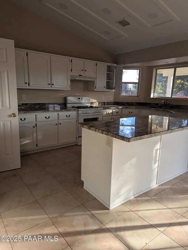 Building Photo - 4381 N Lone Cactus Dr