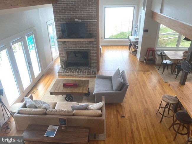 Building Photo - 3550 Bay View Dr